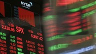 A bipartisan bill to ban lawmakers from trading stocks is unveiled in the House