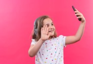 Sonia Livingstone, psicóloga evolutiva: “La exposición infantil en redes adelanta la adultez peligrosamente”