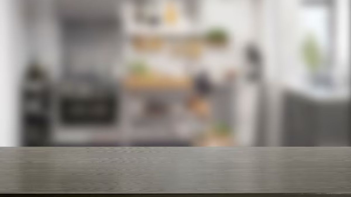 El truco casero para limpiar las manchas difíciles de la mesada
