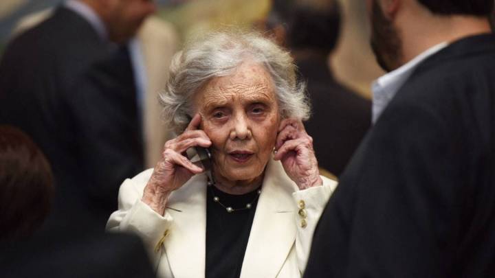 Gregorio Luke ofrece una visión global de la escritora Elena Poniatowska