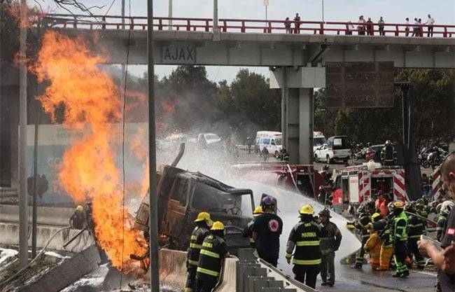 Suman 17 fallecidos por explosión de pipa en Iztapalapa