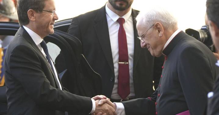 El presidente de Israel se reúne con el papa León XIV mientras continúa la ofensiva en Gaza