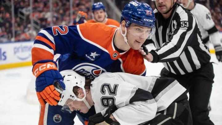 Oilers sign Vasily Podkolzin to three-year, $8.85-million contract extension