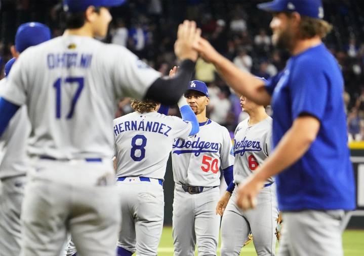 Deadspin | Dodgers size up red-hot Mariners in battle of West's best