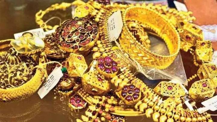 Gold Rates Rocket High In Hyderabad Ahead Of Navratri