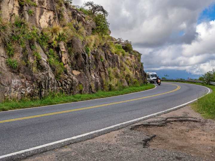 8 rutas escénicas en Córdoba: túneles y volcanes, estancias históricas y el vuelo del cóndor