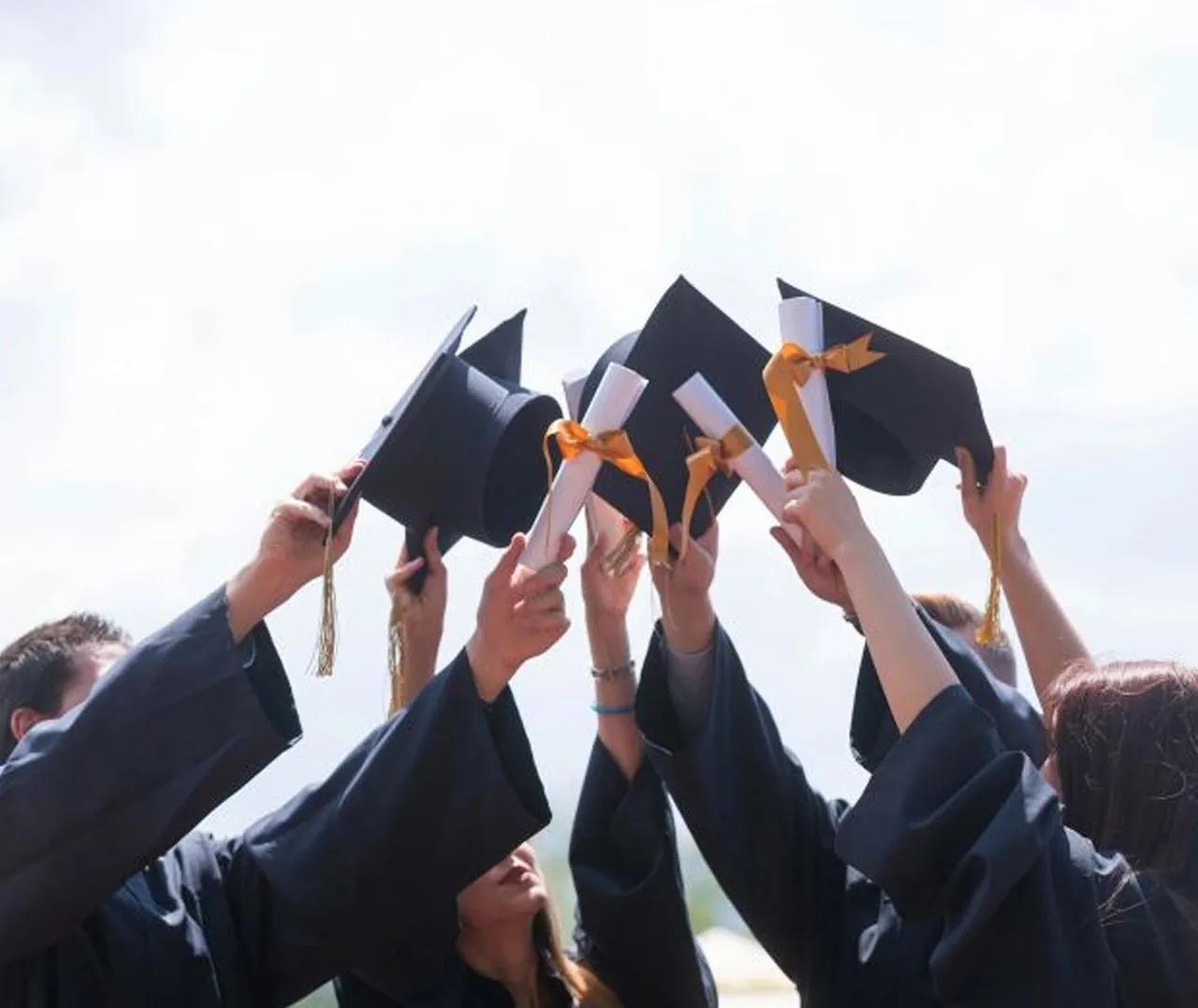 Top scholarships this week to study abroad