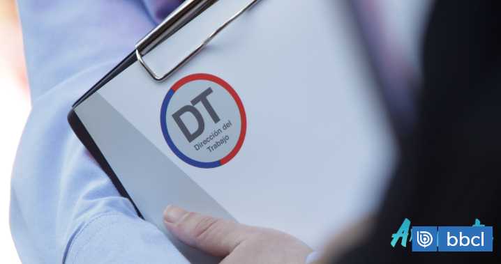 Funcionaria de la DT acusa discriminación de género tras ser desvinculada por vender contenido erótico