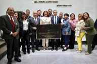 Congreso mexiquense entrega a Tecámac Placa Conmemorativa por 200 de la Creación del Municipio 
