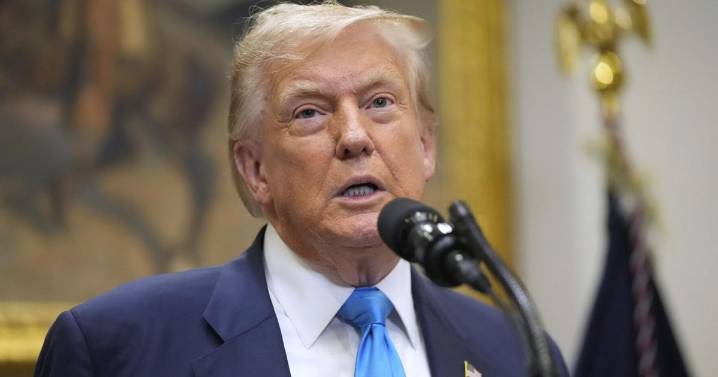 Ataque de Trump a presunto barco de drogas venezolano genera dudas sobre su uso del poder militar