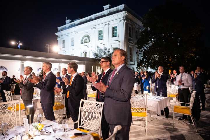 Trump auspicia cena con sus congresistas "más leales" en la Casa Blanca
