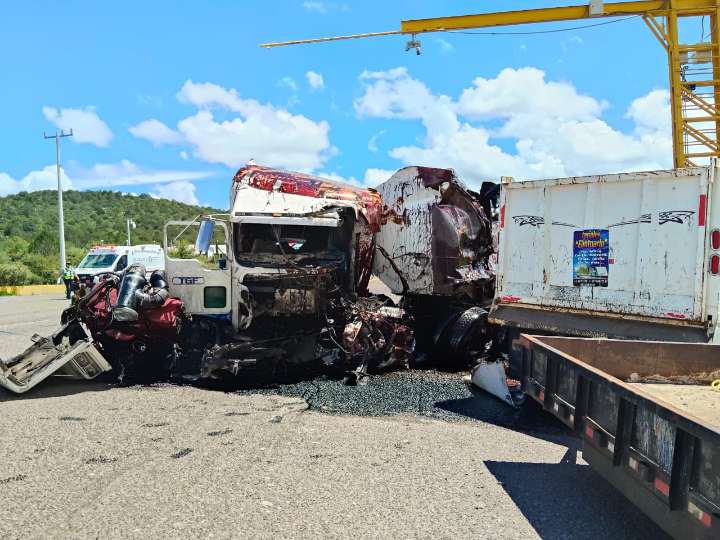 Atiende Protección Civil Sombrerete accidente en la carretera federal 45