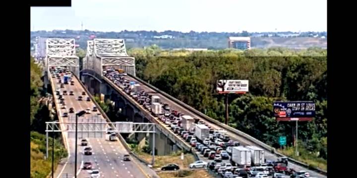 Traffic stalls on I-70 near Missouri River as police respond to call