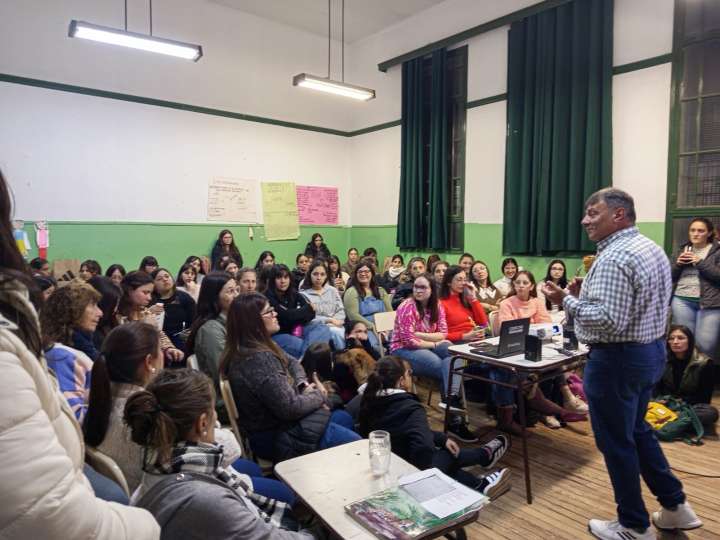 Charla sobre educación vial para alumnos del Instituto 28