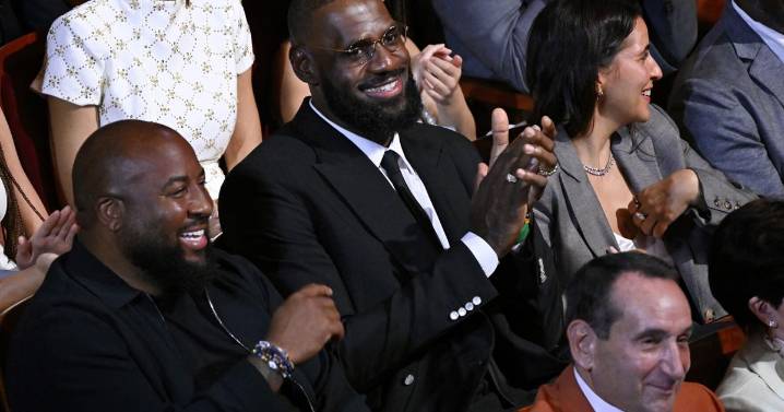 LeBron James escribe un artículo de opinión para los medios chinos mientras la NBA busca reconstruirse en China