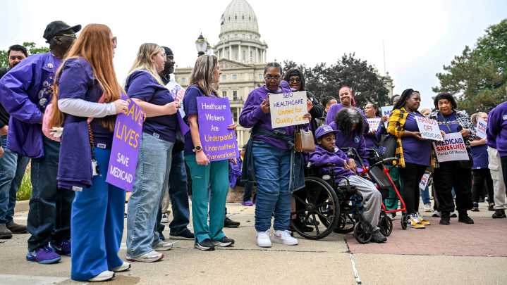 What closes, stays open in Florida during a government shutdown?