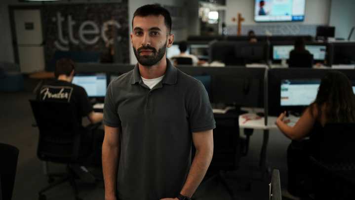 AI shakes up the call center industry, but some tasks are still better left to the humans