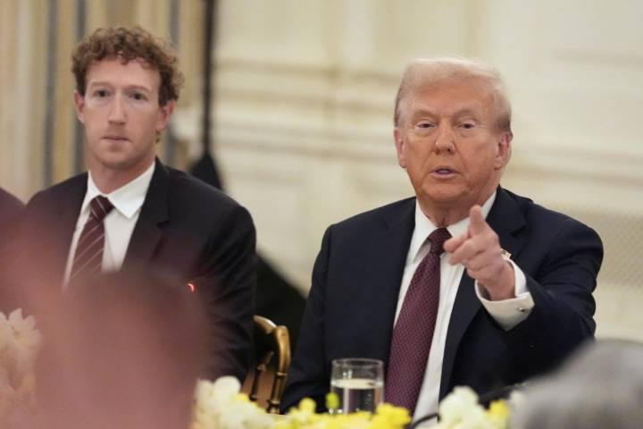 Trump hosts tech titans 