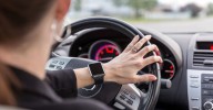 Nine out of 10 Aussie drivers admit they drive while distracted, AAMI survey shows