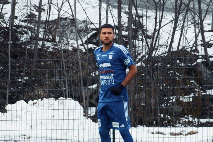 Buscavidas del fútbol. En Finlandia, se asombra por la pelea por “ser el más honesto” y goza jugar “sin presiones” aunque haga