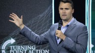 Charlie Kirk, figura clave de la ultraderecha en EEUU, recibe un disparo en una conferencia en una universidad de Utah