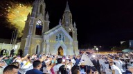 Margarita abre sus brazos para recibir la sagrada imagen de la Virgen del Valle