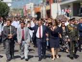 Encabeza Alcalde el desfile cívico