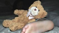 Madre y padrastro de la bebé golpeada salvajemente en Lara quedan detenidos y enfrentan cargos de trato cruel