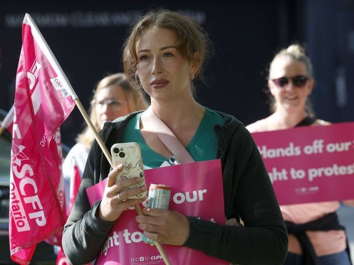 Hospital workers protest proposed 'bubble zone' bylaw