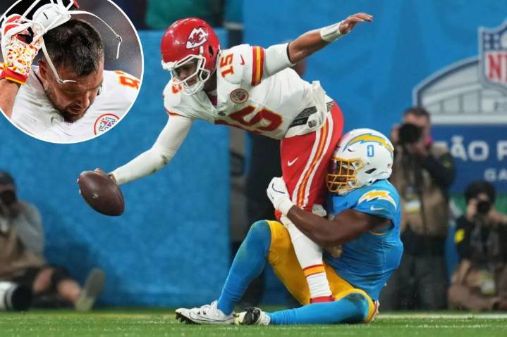 Patrick Mahomes, Travis Kelce held in check in quiet first half of Chiefs' season