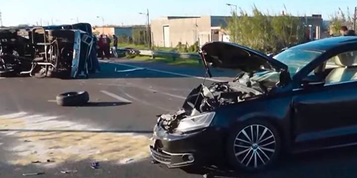 Un brutal choque y vuelco en la autopista General Paz provocó un caos de tránsito