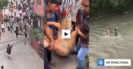 VIDEOS | Manifestantes golpean, desnudan y arrojan a un río al ministro de Finanzas de Nepal