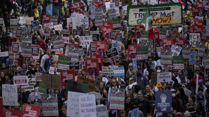 Trump threatens Chicago with apocalyptic force