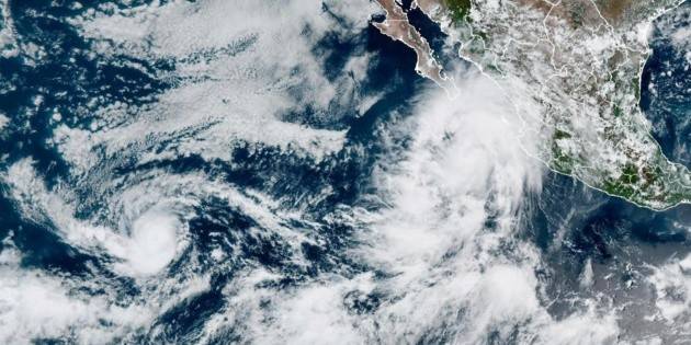 "Lorena" se convierte en huracán frente a Baja California Sur, dejará lluvias intensas en tres estados