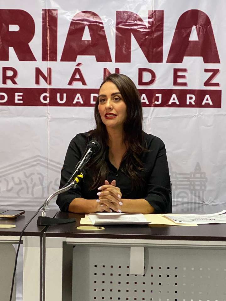 Denuncia Mariana Fernández falta de patrullas en Guadalajara; acusa compra de vehículos de lujo