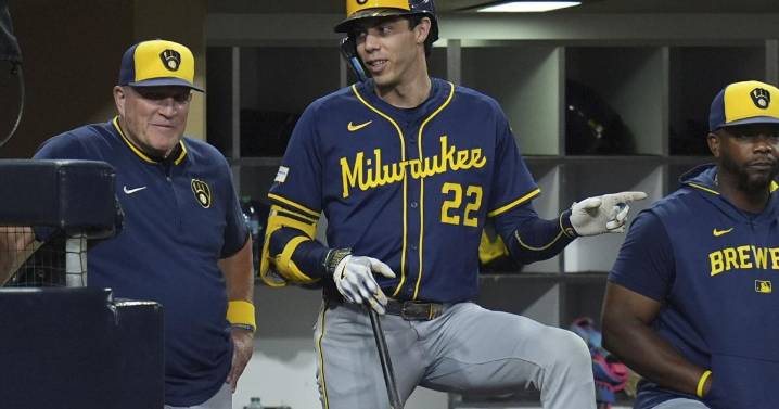 Fermin's 11th-inning single sends the Padres into the playoffs with 5