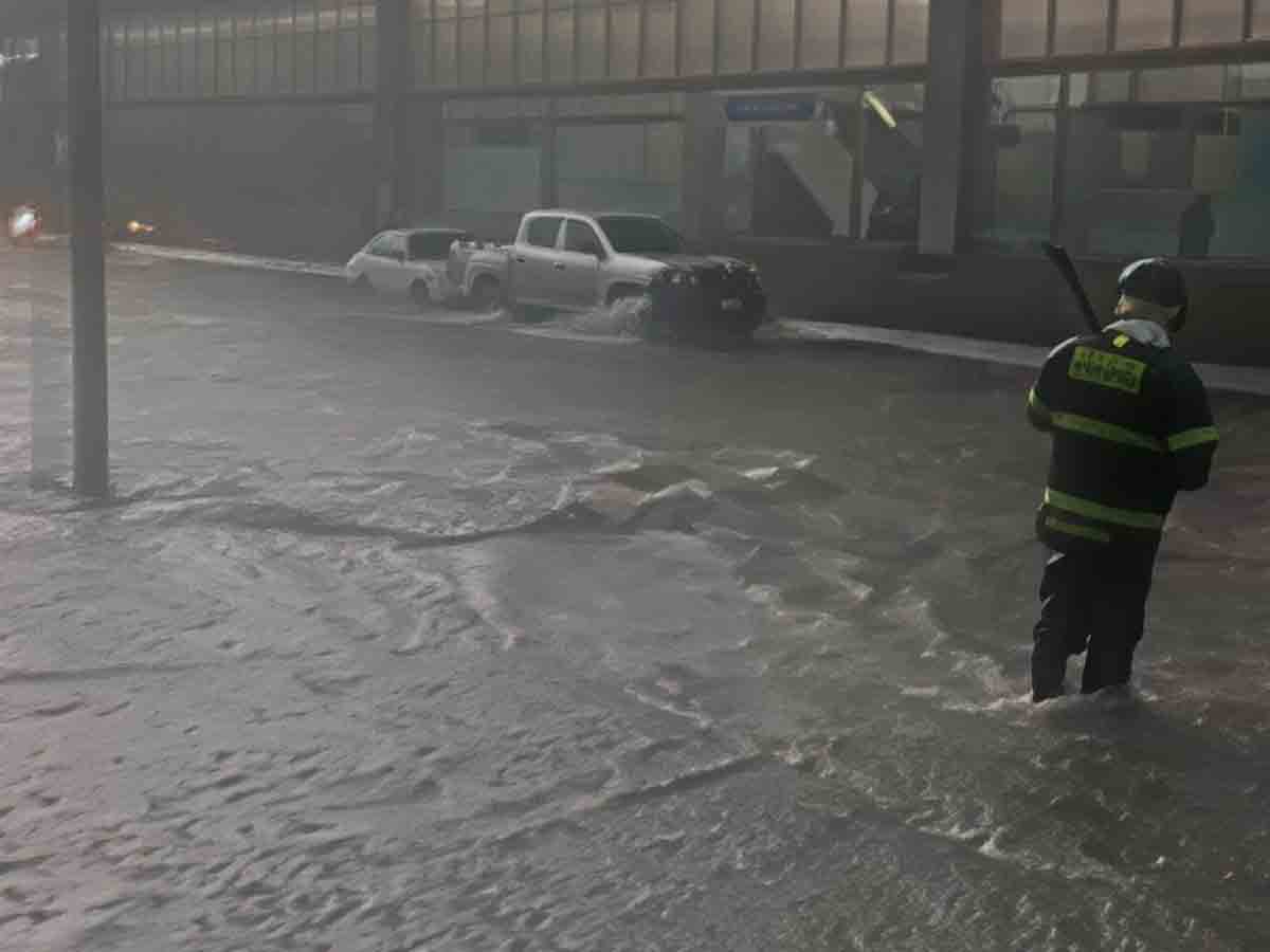 Lluvias intensas provocan inundaciones y afectan el Metro en CDMX