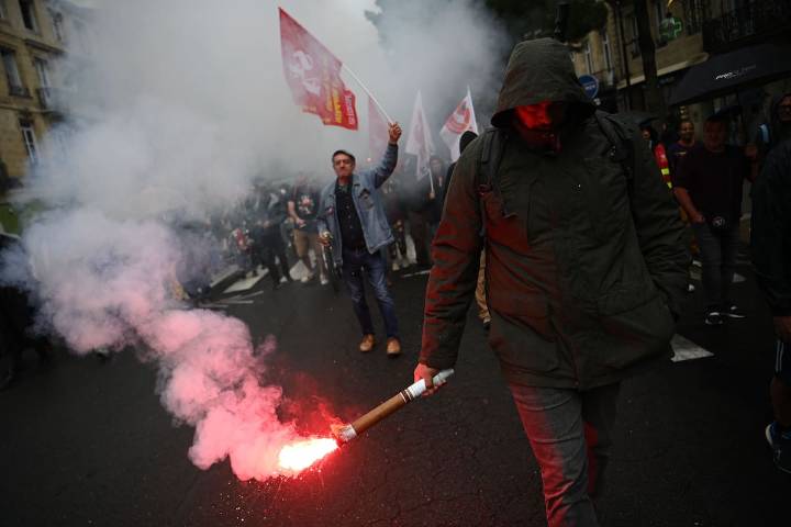 “Bloqueemos todo”. Extensas protestas en Francia contra Macron mientras debuta su nuevo primer ministro: más de 250 detenidos