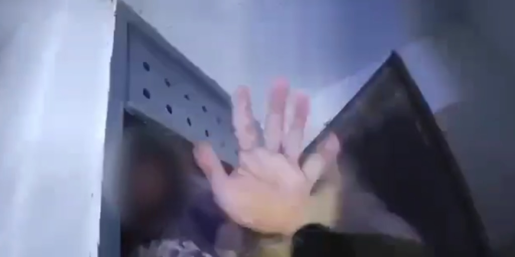 Video: así encontraron escondido al narco más buscado de Santa Fe en la guarida que hizo en el baño de su casa