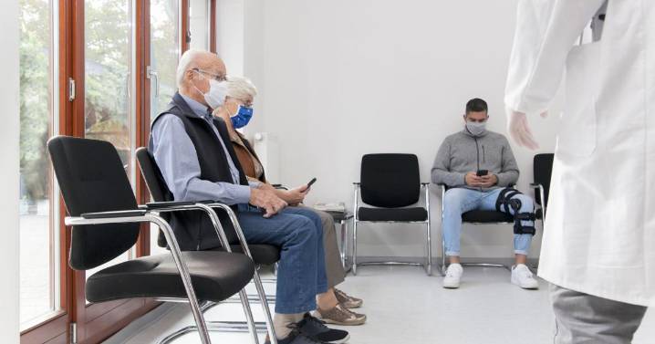 Alto el costo de la salud y larga espera para citas médicas