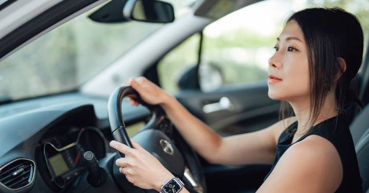 Driving instructor shares steps to follow when you see an emergency vehicle