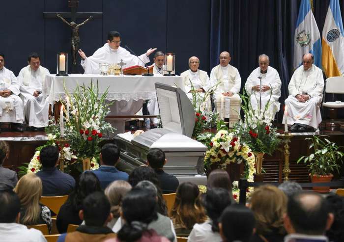Comenzó el velatorio del padre José María Tojeira en El Salvador