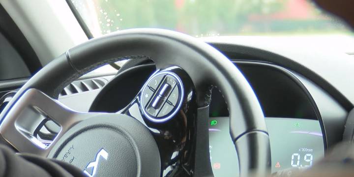 Teens drivers learn how to handle emergency scenarios through free program