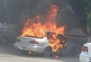 Se incendia auto en tienda de conveniencia en Mazatlán; fue pérdida total
