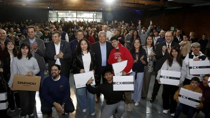 Mejores promedios de escuelas secundarias de Neuquén recibirán un pago extra de la beca Gregorio Álvarez
