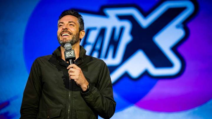 'Let's love each other': Zachary Levi shares emotional message with fans at FanX panel