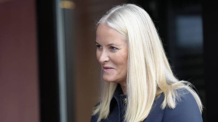 La princesa Mette-Marit suspende su agenda oficial tras agravarse la fibrosis crónica que sufre