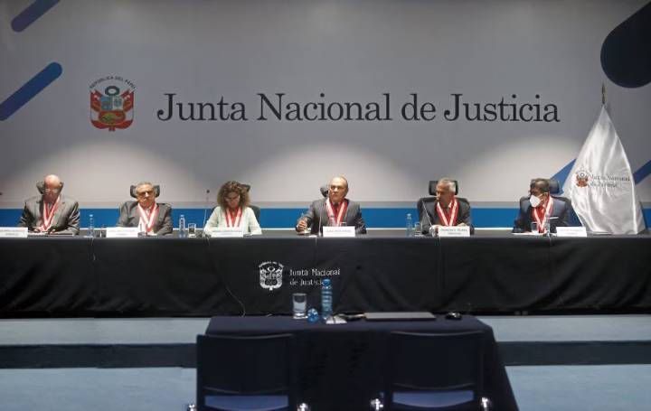 Junta dejó “al voto” suspensión de Espinoza