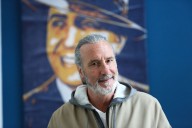"Esto recién empieza". Manuel Wirzt: la confesión de Pappo, la profecía de su hermano y su vuelta a la calle Corrientes