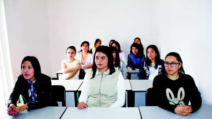 Situación insólita en la Universidad de Barcelona: solo dos alumnos matriculados en la carrera de filología románica y un motivo de reflexión